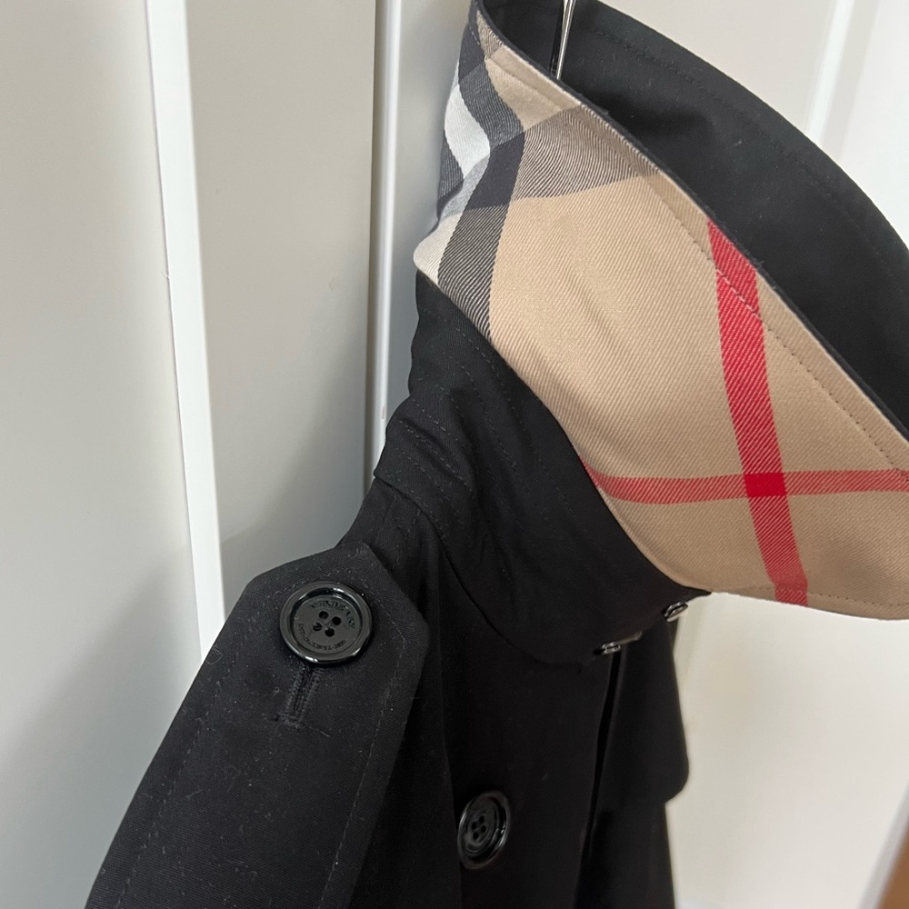 Black Burberry Trench • full check interior lining • removable belt - Size US 2 - Picture 3 of 16